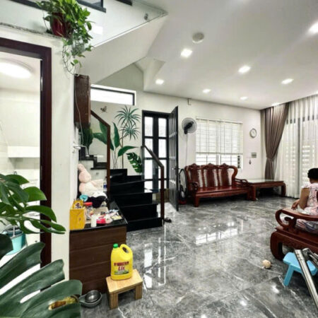 Bán nhà smart home hẻm xe hơi CMT8, Quận 3 – 100m², ngang 6.2m – ngay vòng xoay 3/2 – giá 15.9 tỷ