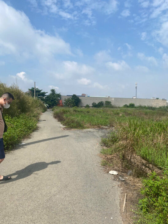 Bán đất thổ cư 28000m2, phú huu, Q.9, Bưng Ông Thoàn, gia chi 13tr/m2, sổ đỏ