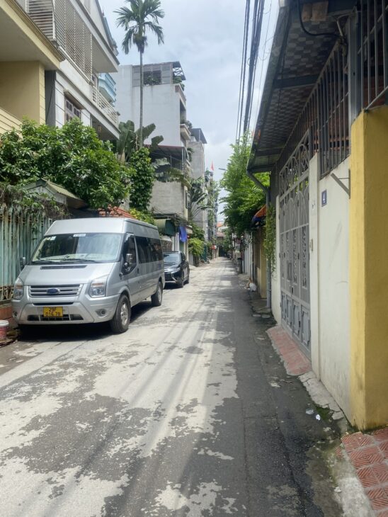 BÁN ĐẤT TẶNG NHÀ 3 TẦNG – PHẠM VĂN ĐỒNG – ÔTÔ ĐỖ CỬA – KINH DOANH – 35M – 7 TỶ