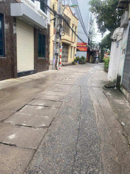 BÁN ĐẤT TẶNG NHÀ 3 TẦNG – PHẠM VĂN ĐỒNG – ÔTÔ ĐỖ CỬA – KINH DOANH – 35M – 7 TỶ