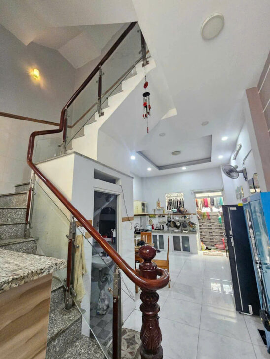 Nhà Đẹp 3 Tầng 4,2 x15m Tân Chánh Hiệp Quận 12 Hẻm Xe Hơi ShR