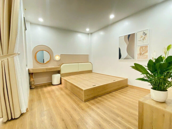 Gia đình tôi cần bán gấp nhà ngõ 201 Phúc Lợi, lô góc, 30m, mặt tiền rộng, 10m ra oto tránh, 4,95 tỷ