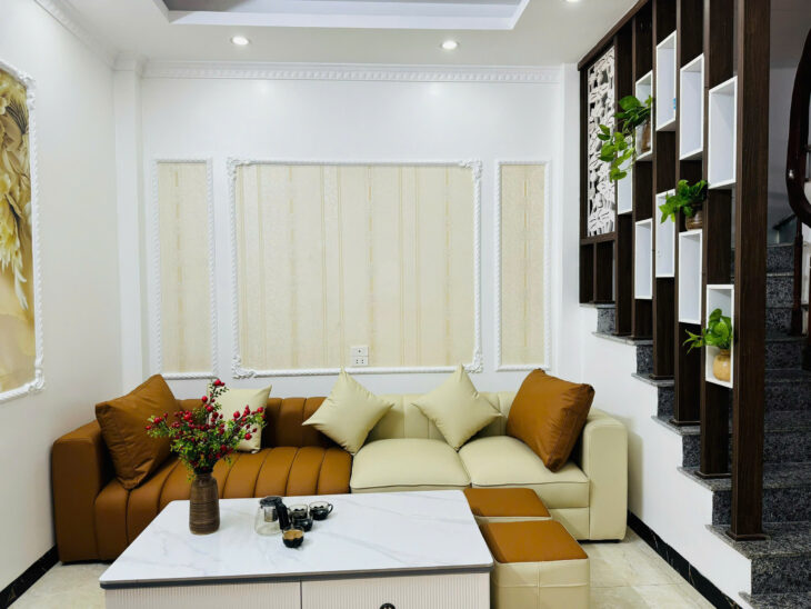 Gia đình tôi cần bán gấp nhà ngõ 201 Phúc Lợi, lô góc, 30m, mặt tiền rộng, 10m ra oto tránh, 4,95 tỷ