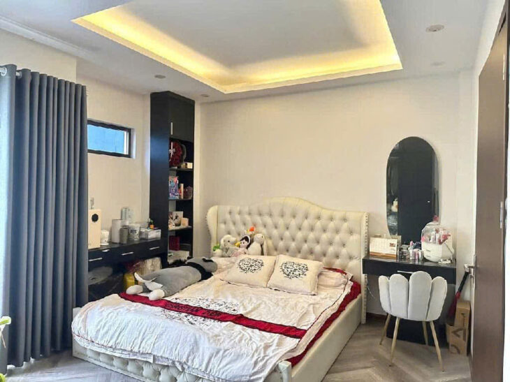 Gia đình tôi cần bán gấp nhà ngõ 201 Phúc Lợi, lô góc, 30m, mặt tiền rộng, 10m ra oto tránh, 4,95 tỷ