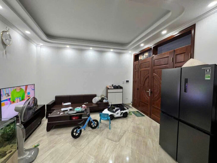 Bán nhà Trần Cung – 40m² x 5 tầng – 1 nhà ra mặt phố – sát ôtô , Giá chỉ 7.55 tỷ