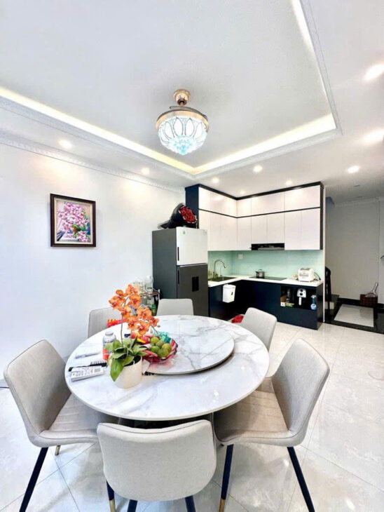 Bán nhà Bồ Đề, Long Biên 31m 5T oto ,KD, giá 7,9ty.