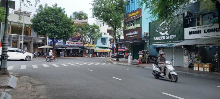 Cho thuê mặt bằng đường Bà Huyện Thanh Quan, vị trí đắc địa, 12m2 sử dụng, KD tự do, giá mềm