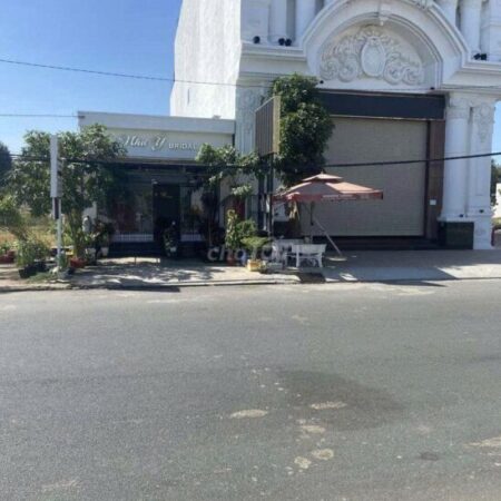 NHÀ CHÍNH CHỦ – GIÁ TỐT Cần Bán Nhanh căn nhà khu Vip thị trấn Bến Lức, huyện Bến Lức, tỉnh Long An