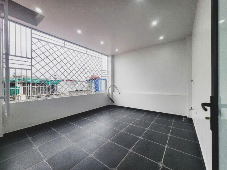 Bán nhà Thiên Lôi – Trực Cát, 60m 4 tầng, sân cổng riêng, Giá 3.95 tỉ