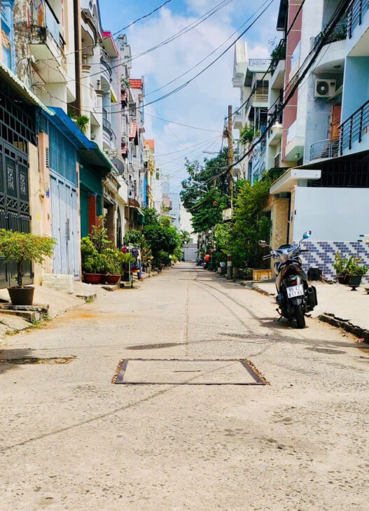 Bán nhà Phan Huy Ích, hẻm xe tải thông, gần mặt tiền, ngang 4,5m, chỉ hơn 10 tỷ
