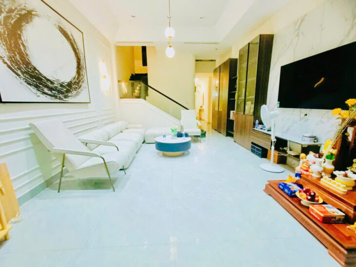 Bán nhà Phan Huy Ích, hẻm xe tải thông, gần mặt tiền, ngang 4,5m, chỉ hơn 10 tỷ