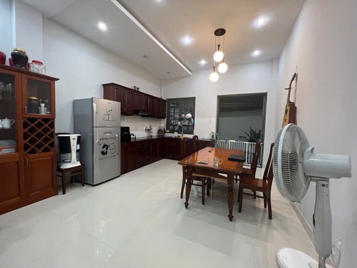 OTO NGỦ TRONG NHÀ, GIÁP BÌNH THẠNH- GIÁP PHẠM VĂN ĐỒNG- KHU DÂN CƯ SẦM UẤT