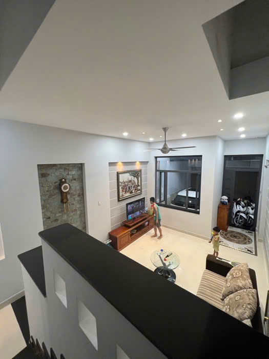 OTO NGỦ TRONG NHÀ, GIÁP BÌNH THẠNH- GIÁP PHẠM VĂN ĐỒNG- KHU DÂN CƯ SẦM UẤT