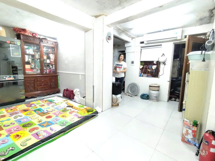 Ngõ Văn Hương 35m2 3 tầng mặt tiền 4.5 giá 5,x tỷ Đống Đa Hà Nội