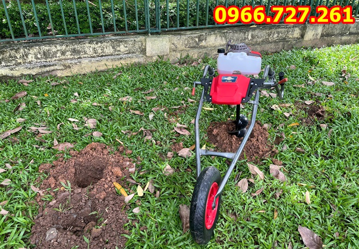Máy khoan đào hố đất trồng cây có bánh xe đẩy tay động cơ 2 thì