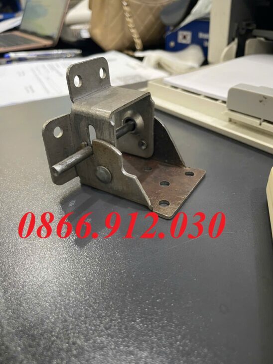 Gia công bản lề gấp 90 độ chính xác cao