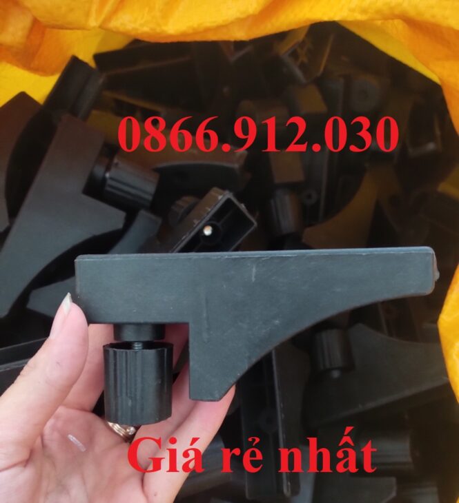 Ứng dụng của chân tăng đưa bàn gỗ công nghiệp trong nội thất hiện đại