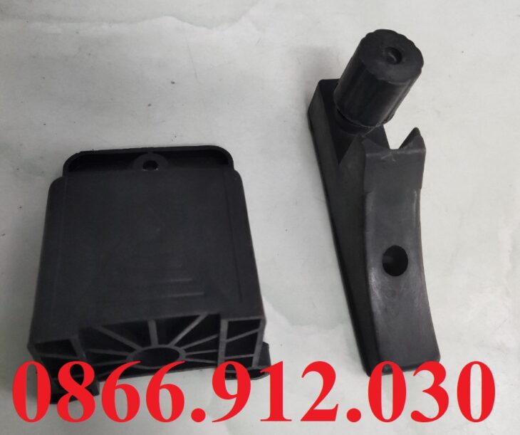 Ứng dụng của chân tăng đưa bàn gỗ công nghiệp trong nội thất hiện đại