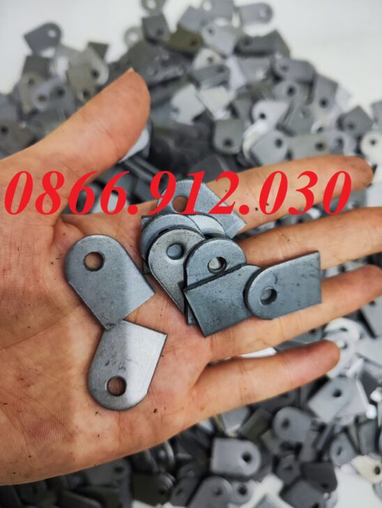 Công dụng của pát sắt liên kết khung bàn và mặt bàn