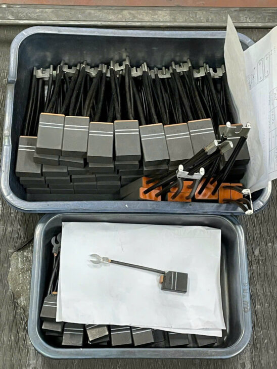 Chổi than máy phát điện, chổi than động cơ, chổi than cầu trục,