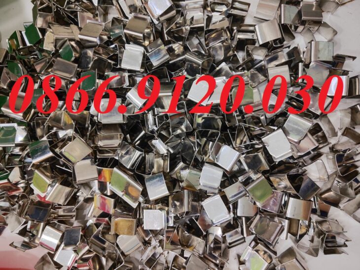 So sánh kẹp ngói nóc inox và phương pháp gắn ngói truyền thống