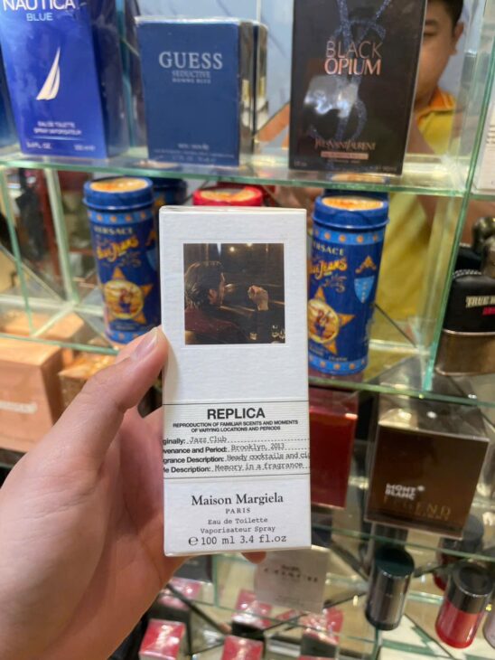 Nước hoa Maison Margiela Replica Jazz Club, mùi hương độc đáo, phù hợp cả nam và nữ.