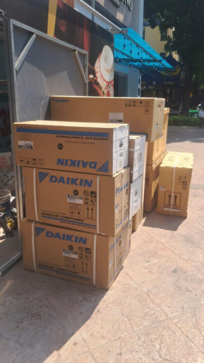 Lắp Đặt Máy Lạnh Treo Tường Daikin Cho Nhà Hàng Tại HCM Uy Tín