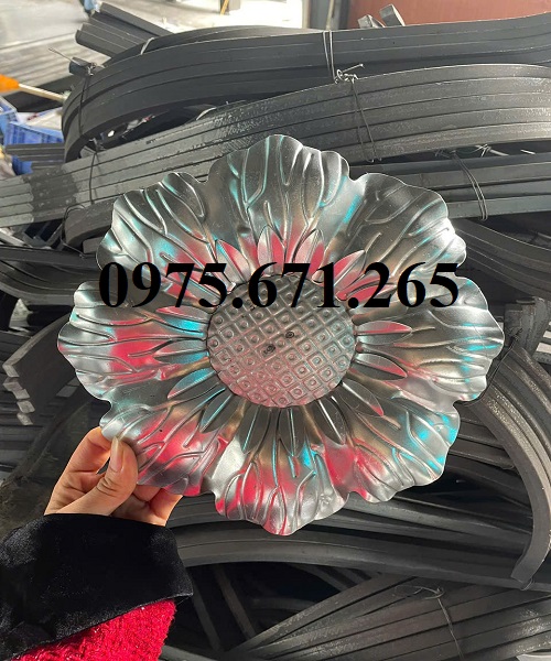 Hoa hướng dương tôn dập trang trí sắt mỹ thuật