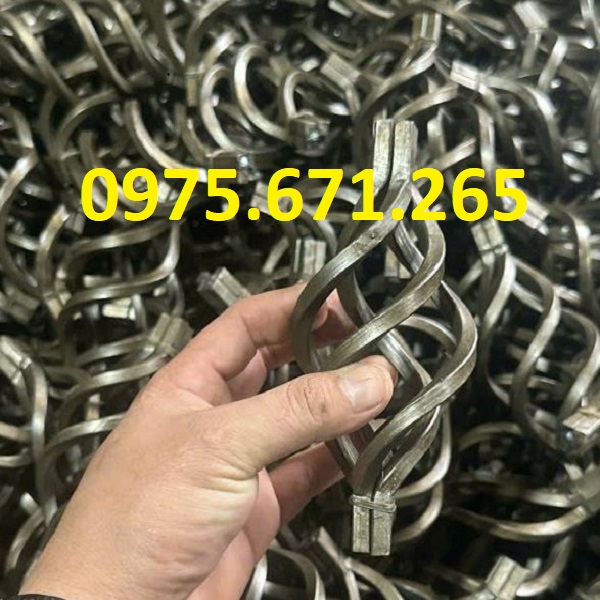 Quả rọ cầu thang kết hợp con tiện và sắt xoắn